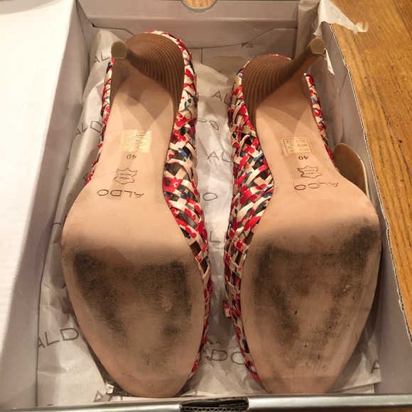 Aldo. Size Euro 40 / US 10. Cream and red floral. - Picture 3 of 4